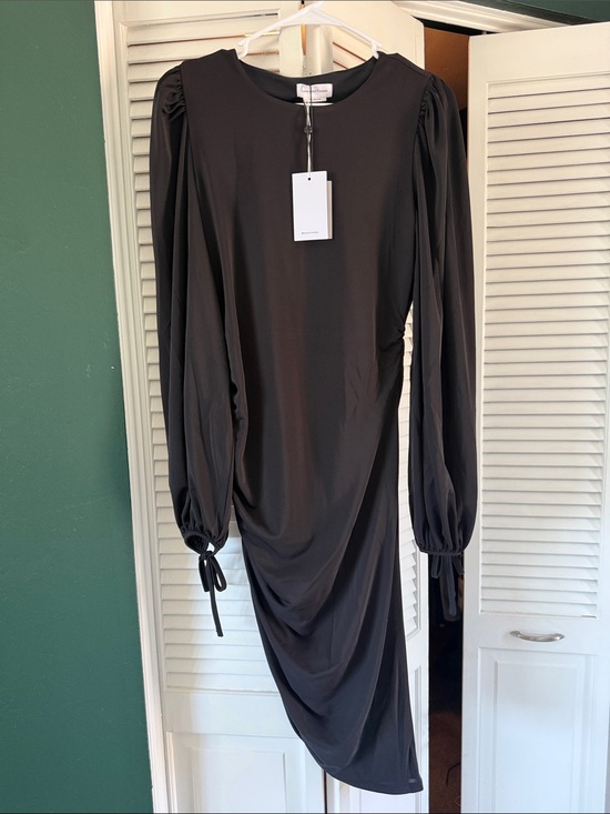 Lovers + Friends Dresses & Skirts - Lovers + Friends Black Asymmetrical Ruched Midi Dress